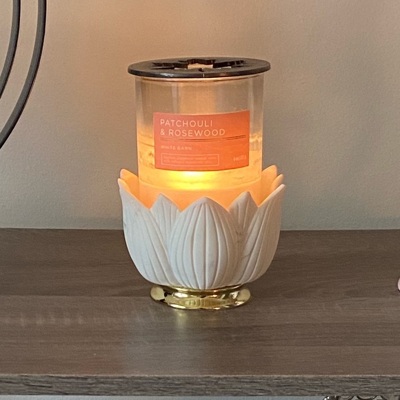 Bath & Body Works Marble Lotus Single Wick Candle Holder - Picture 5 of 5